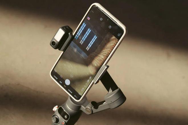 Moblie 7 Pro稳定器首发初体验！爱游戏app入口549元！大疆OSMO(图3)