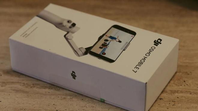 Moblie 7 Pro稳定器首发初体验！爱游戏app入口549元！大疆OSMO(图11)