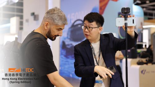 客落地开自拍杆全球首发解放双手拍世界ayx爱游戏appSEAJIC施吉(图7)
